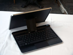 Notebook trasforms to tablet, Intel concept