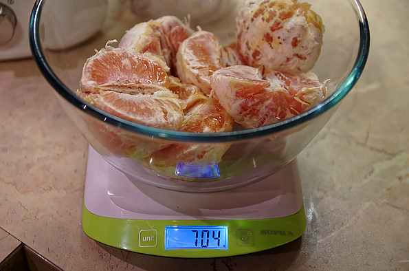 ровно килограмм тех же грейпфрутов
