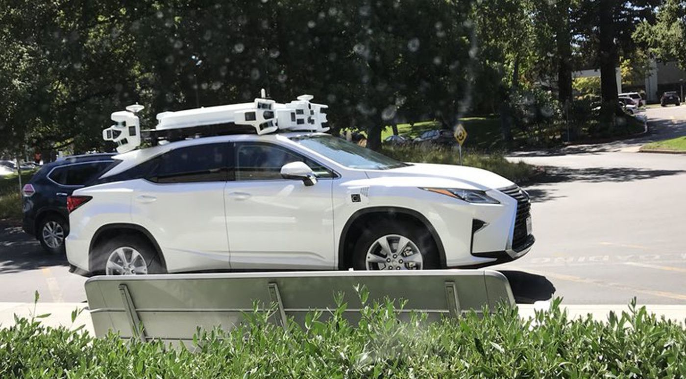 Беспилотные автомобили Apple судя по всему пока не готовы к работе без страхующего водителя