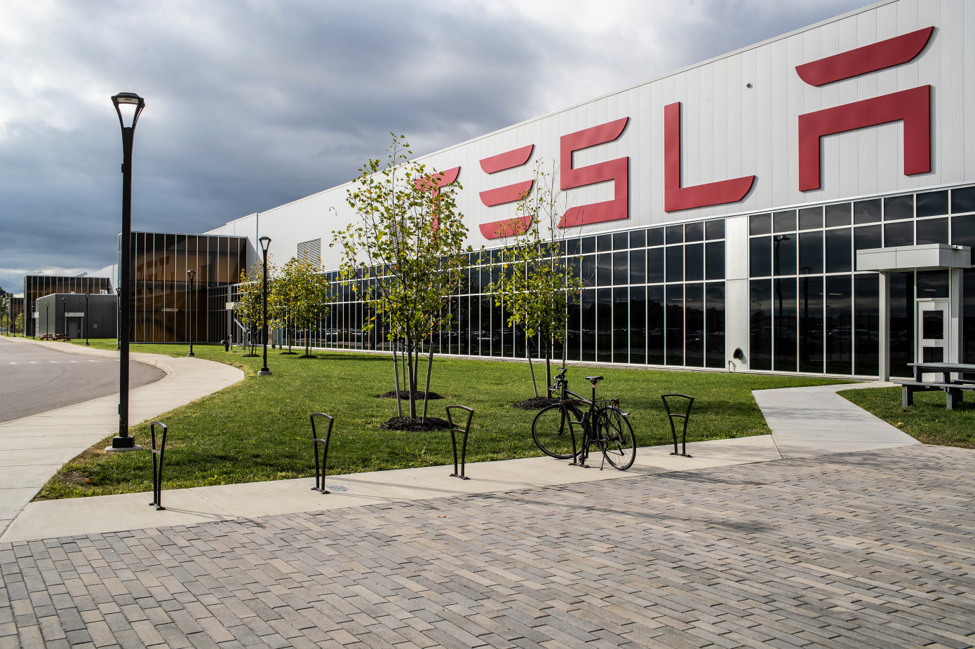 Компания Tesla показала аппарат ИВЛ в котором по максимуму используются детали ее электромобилей