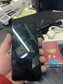Xiaomi показала флагманский смартфон Xiaomi Mi 9 вживую