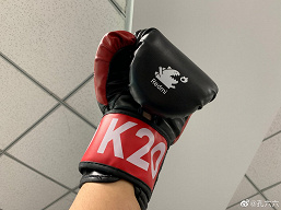 Это не шутка. Журналисты нашли боксерские перчатки в приглашении на презентацию Redmi K20 