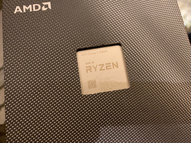 Фотогалерея дня: упаковка 16-ядерного процессора AMD Ryzen 9 3950X