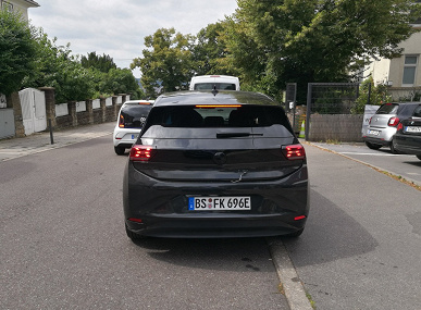 Ожидаемый электрический хэтчбек Volkswagen ID.3 без камуфляжа попал в объектив камеры