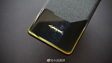 Живые фото и комплект поставки OnePlus 8T Cyberpunk 2077 Limited Edition 
