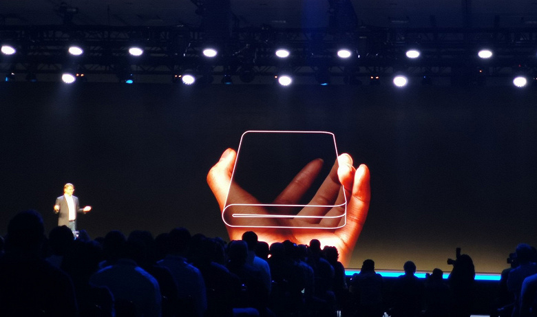 Складной смартфон Samsung с гибким экраном будет стоить $1770, планируемый объем первой партии - 1 млн единиц