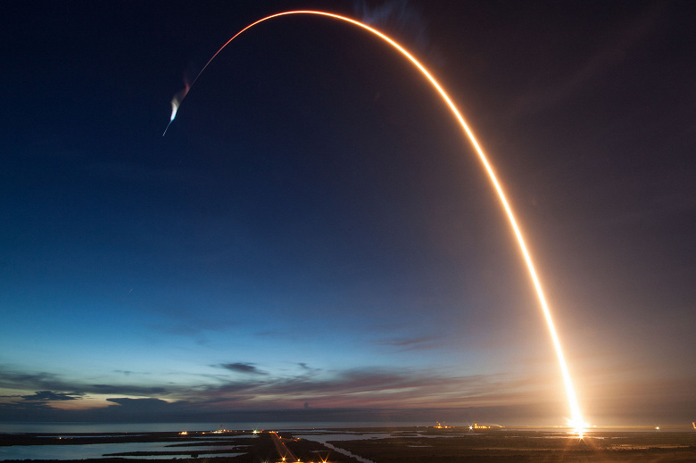 Для запуска своих первых научно-технологических спутников Казахстан выбрал SpaceX