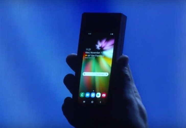 Складной смартфон Samsung будет поставляться с виртуальным помощником Bixby следующего поколения