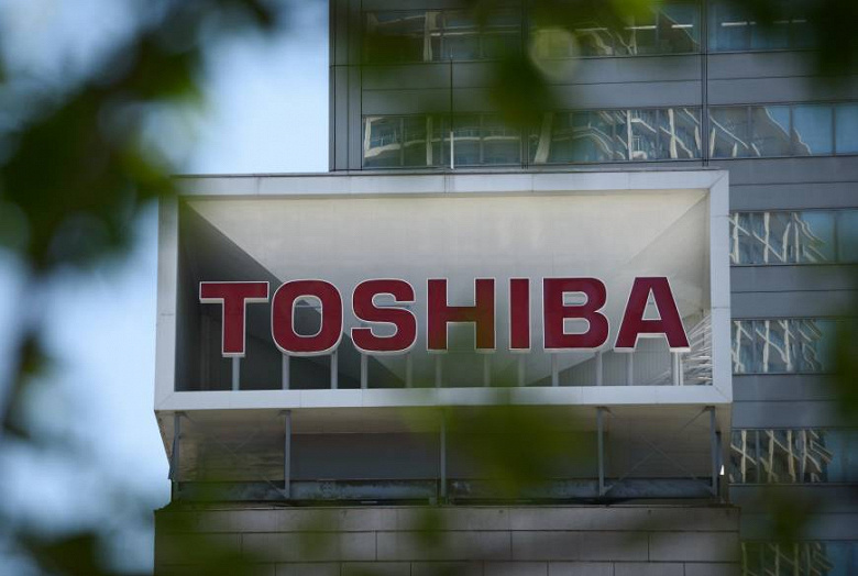 Toshiba представила пятилетний план, предусматривающий продажу дочерних компаний и увольнение примерно 7000 сотрудников