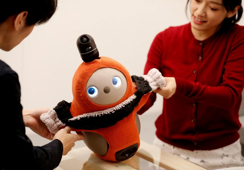 Робот-компаньон Lovot похож на мягкую игрушку