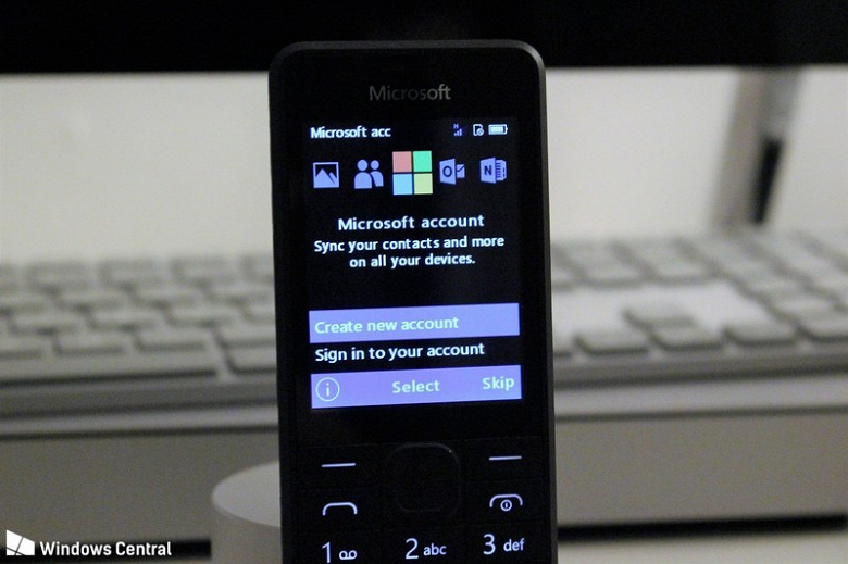 Фотогалерея дня: кнопочный телефон Microsoft, который мог выйти в 2016 году, но так и не вышел