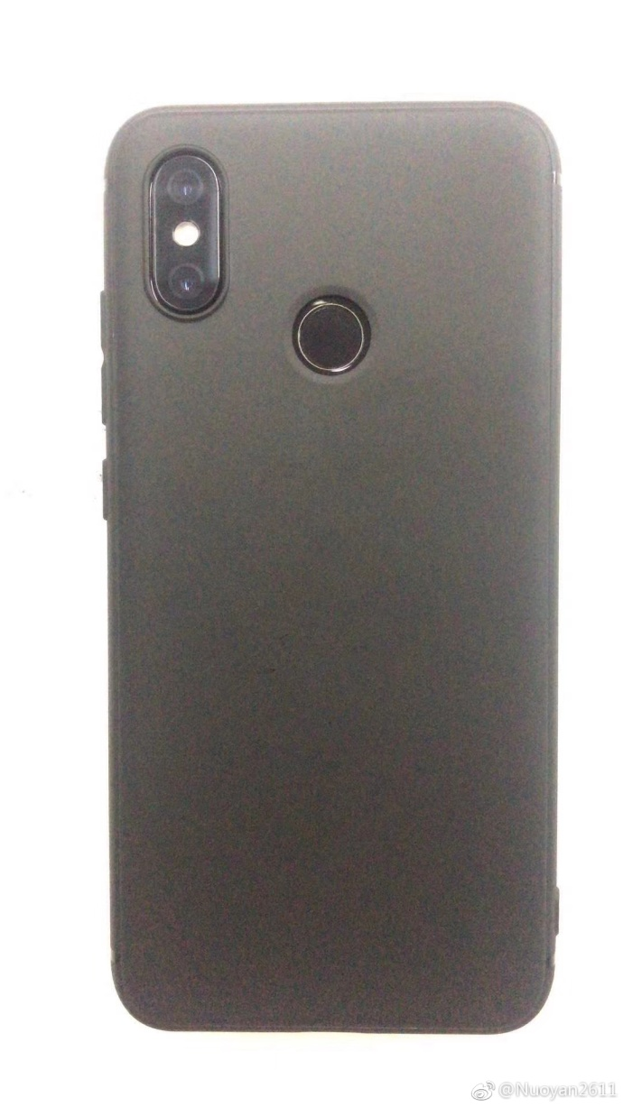 Первые «живые» фото смартфона Xiaomi Mi 8 во включенном состоянии утекли до анонса