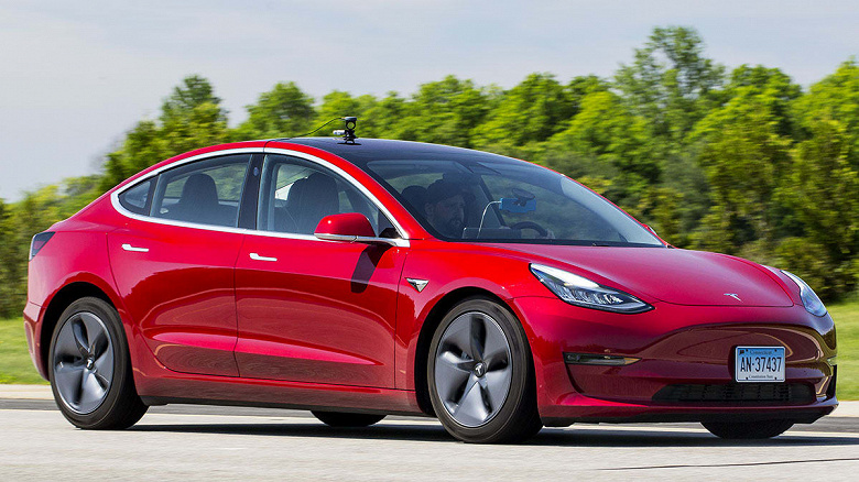 После обновления Tesla Model 3 тормозит лучше и получает рекомендацию Consumer Reports