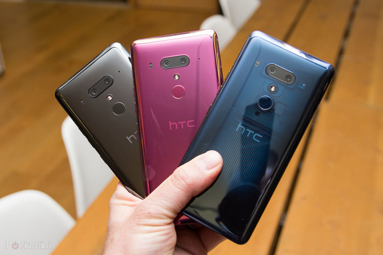 HTC объяснила, почему не добавила смартфону U12+ поддержку беспроводной зарядки