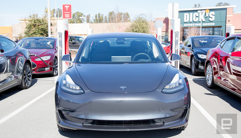 Tesla расширяет прием заказов на электромобили Model 3 и снижает цены