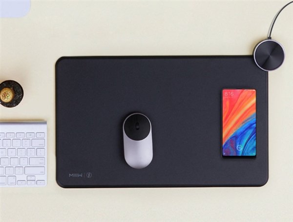 Xiaomi Mi Smart Mouse Pad — игровой коврик, который заодно ещё и беспроводная зарядка