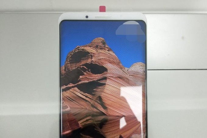 Смартфон Meizu 16 внешне напоминает Samsung Galaxy S9
