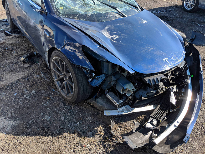 Авария Tesla Model 3