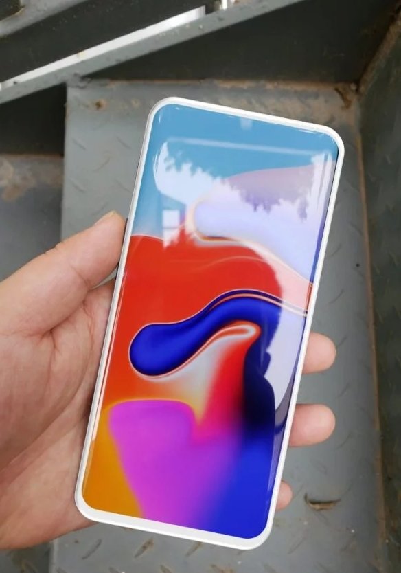 Самый уникальный из современных смартфонов вскоре будет доступен в новом цвете