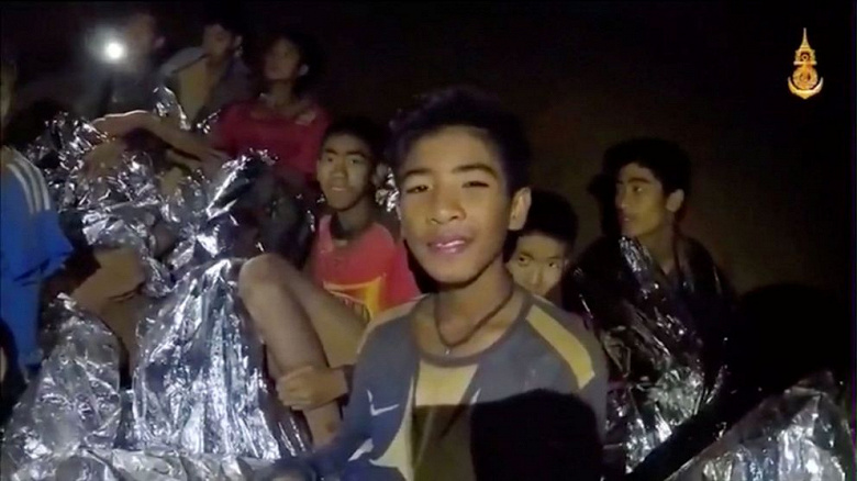 Илон Маск предложил помощь в спасении заблокированных в таиландской пещере детей