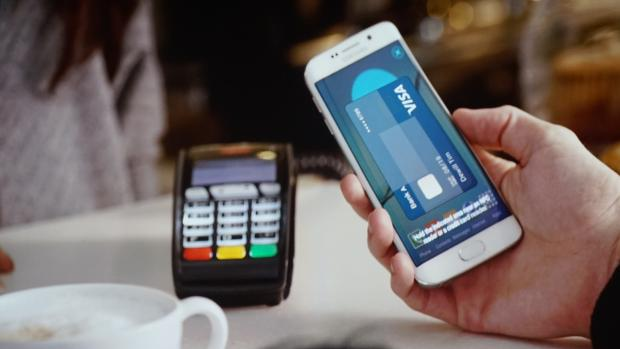 Сервис Samsung Pay опережает Apple Pay по количеству транзакций, хотя первый был запущен позже второго