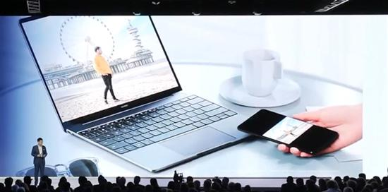 Новый ноутбук Huawei MateBook сможет принять 1000 фотографий со смартфона Mate 20 за 2 секунды
