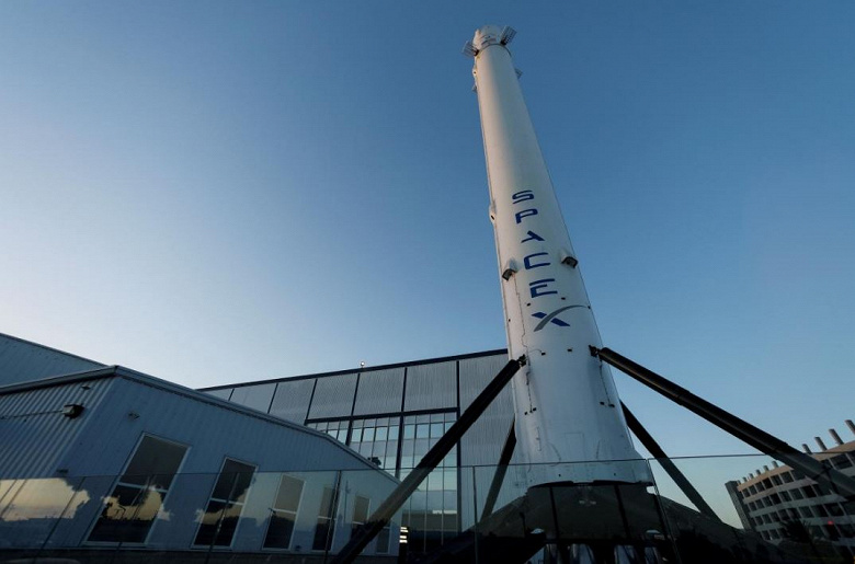 SpaceX сократит 10% сотрудников