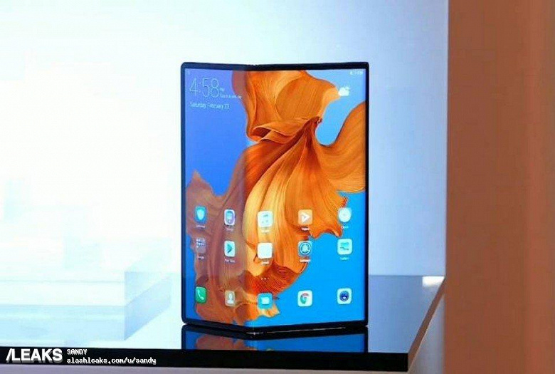 Во всех ракурсах. Живые фото настоящего складного смартфона Huawei Mate X с гибким дисплеем за несколько часов до анонса