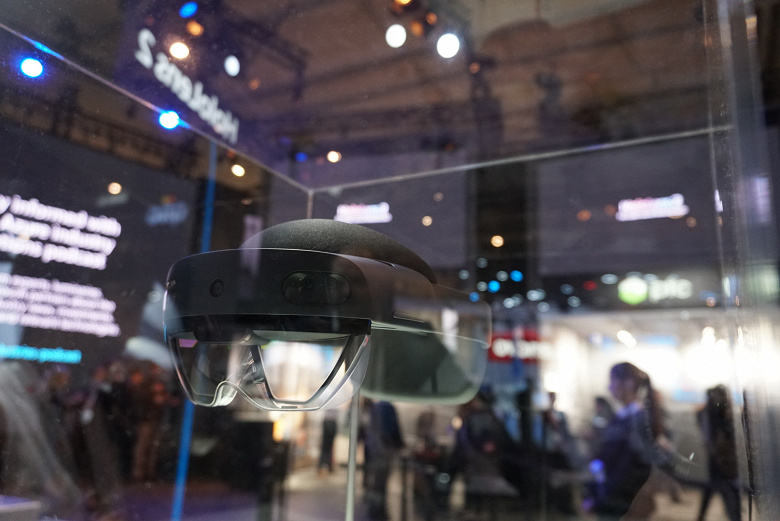Microsoft представила гарнитуру дополненной реальности HoloLens 2, которая стала еще дороже (обновлено: добавлены живые фото)