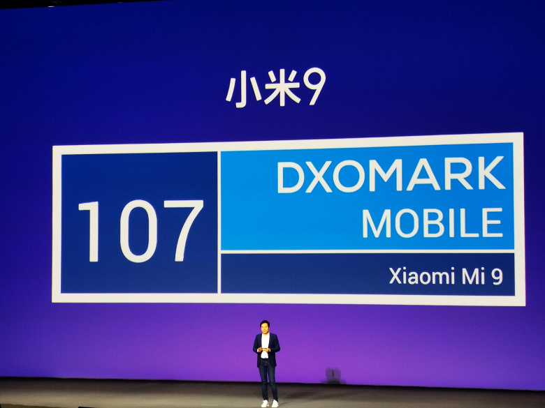 Cмартфон Xiaomi Mi 9 представлен официально: Snapdragon 855, голографическое покрытие корпуса, тройная камера из топа DxOMark и беспроводная зарядка за $445