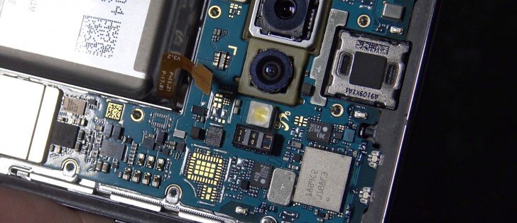 Что внутри у флагмана? Смартфон Samsung Galaxy S10+ разобрали и изучили