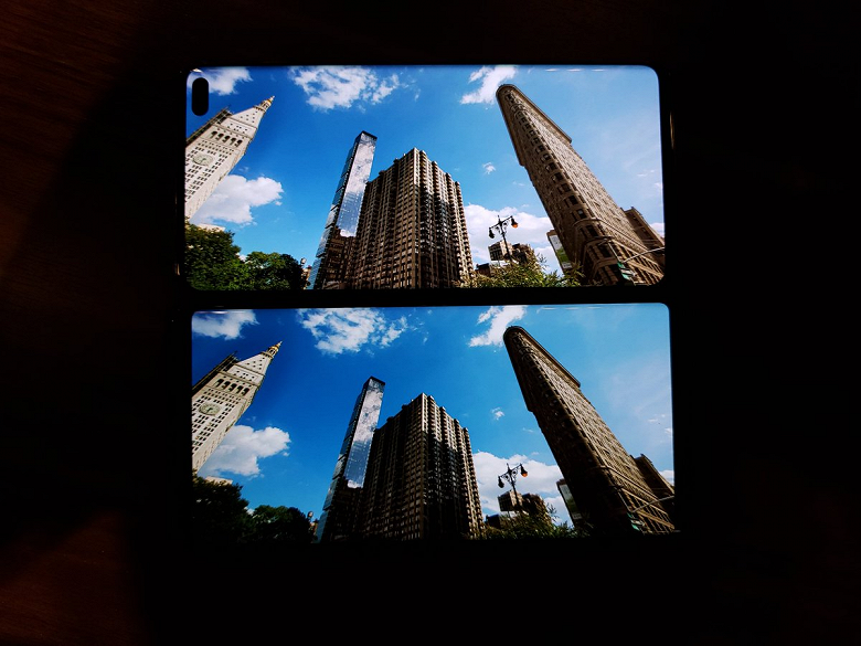 Фото наглядно подтверждает превосходство экрана Samsung Galaxy S10+ над дисплеем Samsung Galaxy Note 9
