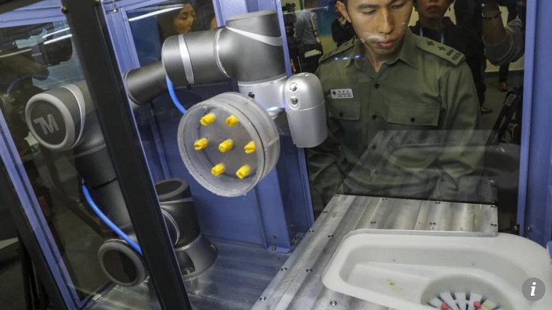 Фитнес-трекеры, видеонаблюдение и роботы для исследования фекалий: Гонконг хочет превратить обычные тюрьмы в умные
