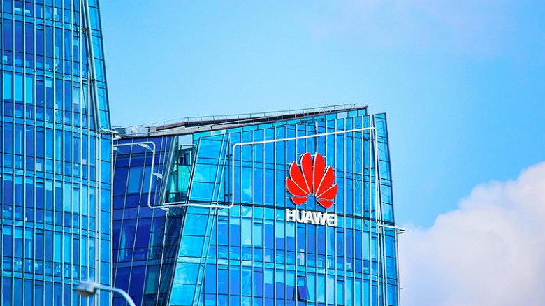 Высшая лига. Huawei впервые заработала более 100 миллиардов долларов за год