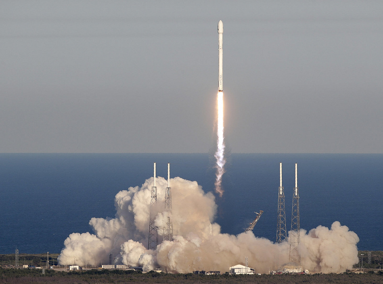 Космический удар: NASA выбрало SpaceX для реализации миссии по столкновению космического корабля с астероидом