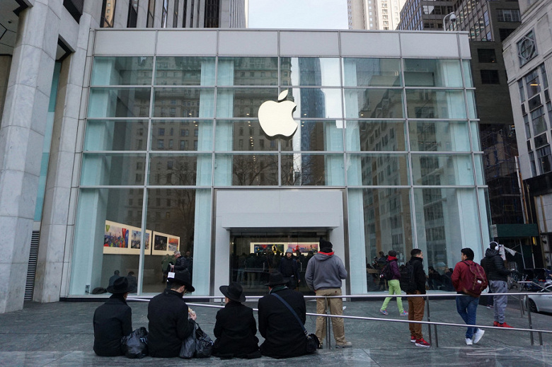 Самый известный фирменный магазин Apple кишит клопами