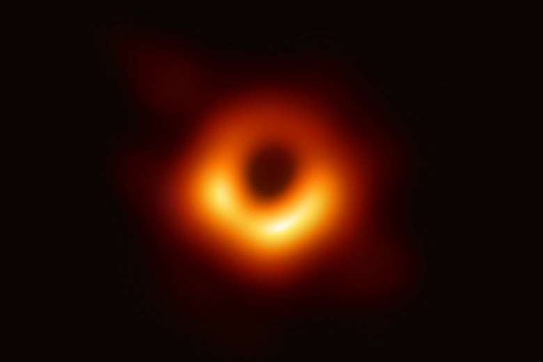 Прорыв в астрономии: учёные показали первую в истории фотографию чёрной дыры