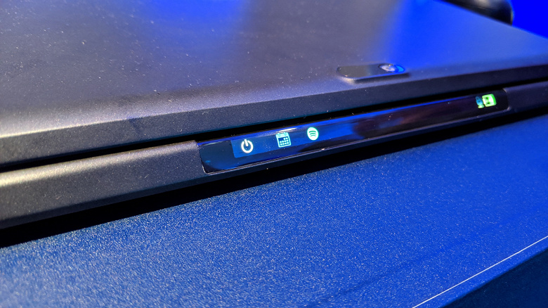 Intel предлагает оснащать ноутбуки дополнительным экраном типа OLED