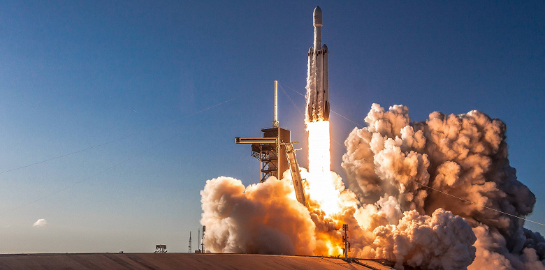 Во время следующего запуска ракеты Falcon Heavy будут задействованы уже использовавшиеся ранее ускорители
