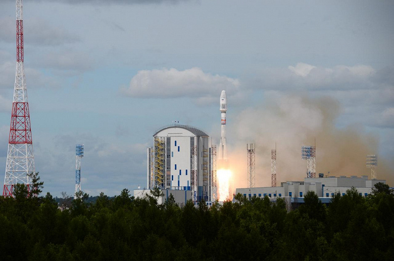 Спутники «Сократ», «АмурСат» («АмГУ-1») и «ВДНХ-80», созданные при участии студентов и сотрудников МГУ, успешно выведены на орбиту