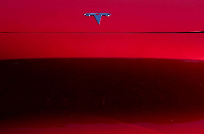 Consumer Reports считает функцию Tesla Smart Summon «глючной» 