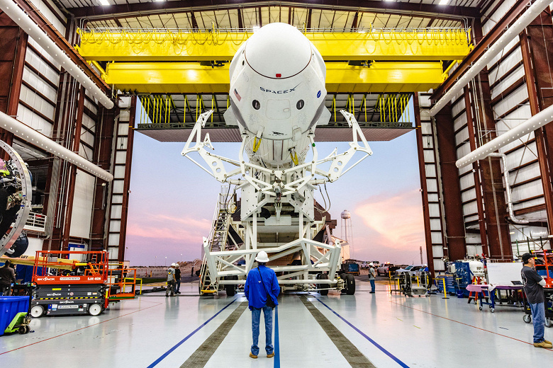 Через несколько дней космический корабль SpaceX Crew Dragon пройдёт последнее из крупных испытаний