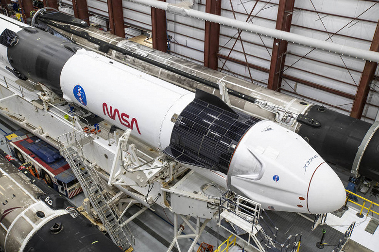 Первая коммерческая космическая система для доставки экипажей на МКС и обратно сертифицирована NASA