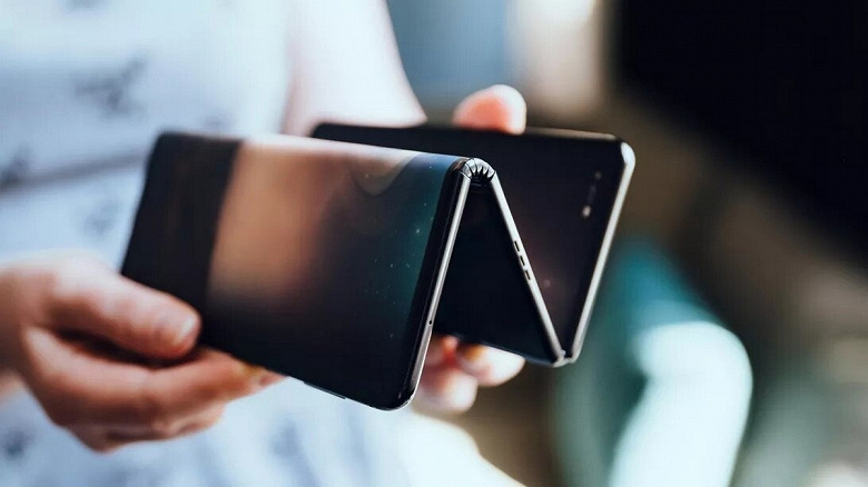 Samsung показала смартфоны в новом форм-факторе