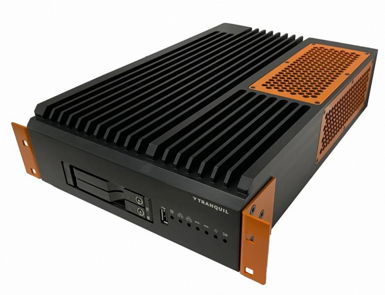 Сервер в усиленном исполнении Tranquil RS-XDS-50 обходится пассивным охлаждением