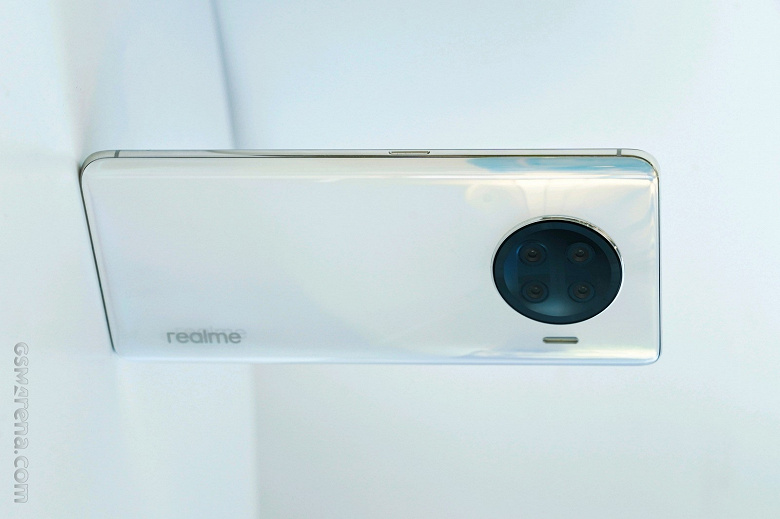 Живое фото одного из первых смартфонов на SoC Snapdragon 888 — Realme Race