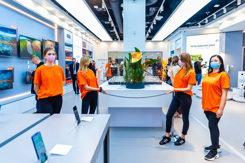 Xiaomi открыла самый большой магазин в Европе — первый с сервисным центром