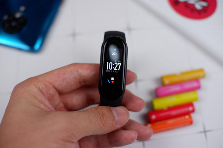 Долгожданный фитнес-браслет Xiaomi Mi Band 5 поступил в продажу у себя на родине