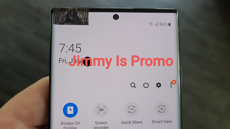 Samsung Galaxy Note 20 Ultra впервые показали на живых фото в руках пользователя