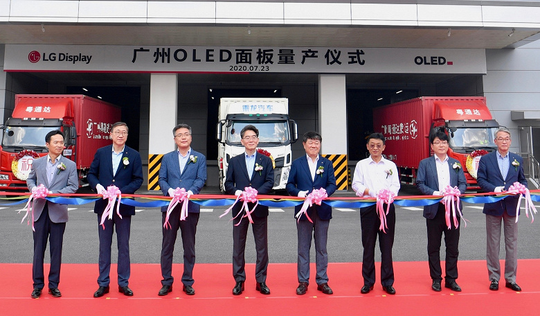 LG Display начинает серийный выпуск телевизионных панелей OLED на фабрике в Гуанчжоу